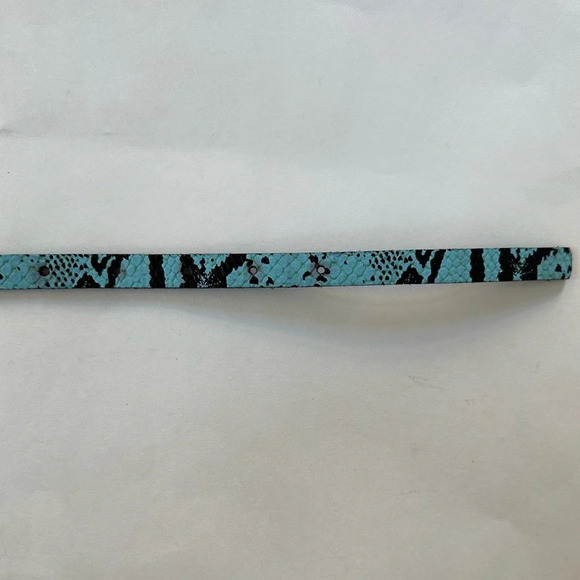 BDG Leather Snakeskin Skinny Belt Blue Size M Reptile Embossed Animal Print - Picture 9 of 10